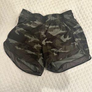Athleta Shorts Mesh Racer Run shorts